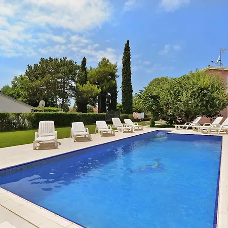Holiday home With Pool In Valbandon-istrien 44302 Valbandon
