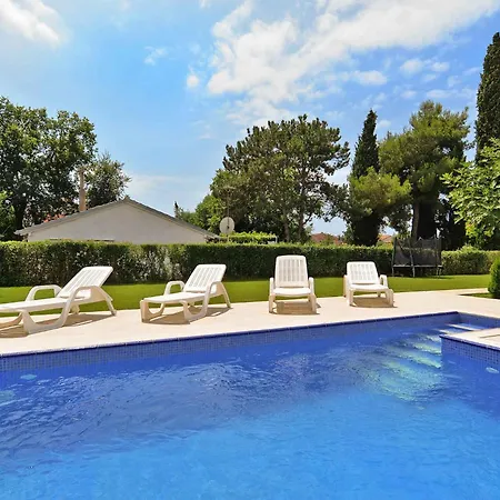 With Pool In Valbandon-istrien 44302 Holiday home