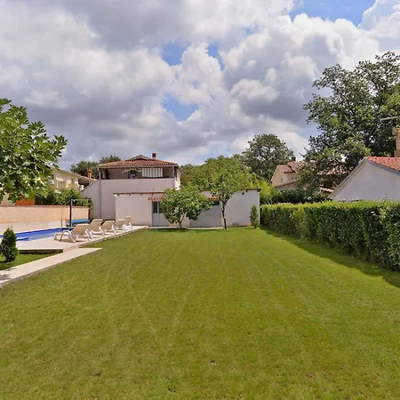 Holiday home With Pool In Valbandon-istrien 44302 Valbandon