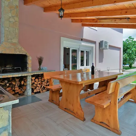 Holiday home With Pool In Valbandon-istrien 44302 Valbandon
