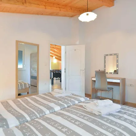With Pool In Valbandon-istrien 44302 Holiday home *