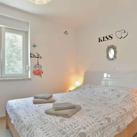 Holiday home With Pool In Valbandon-istrien 44302 Valbandon