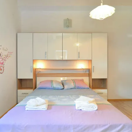 Holiday home With Pool In Valbandon-istrien 44302 Valbandon