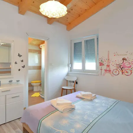 Holiday home With Pool In Valbandon-istrien 44302