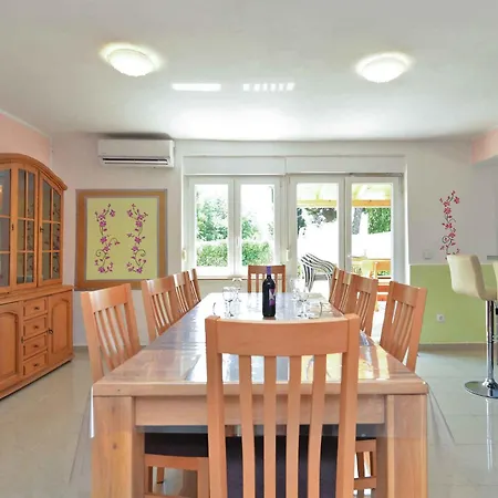 Holiday home With Pool In Valbandon-istrien 44302 Valbandon
