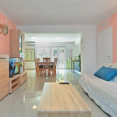 With Pool In Valbandon-istrien 44302 Holiday home *