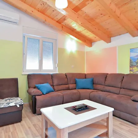 Holiday home With Pool In Valbandon-istrien 44302 Valbandon