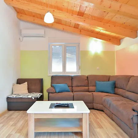 Holiday home With Pool In Valbandon-istrien 44302 Valbandon