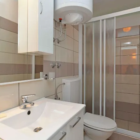 With Pool In Valbandon-istrien 44302 Holiday home *